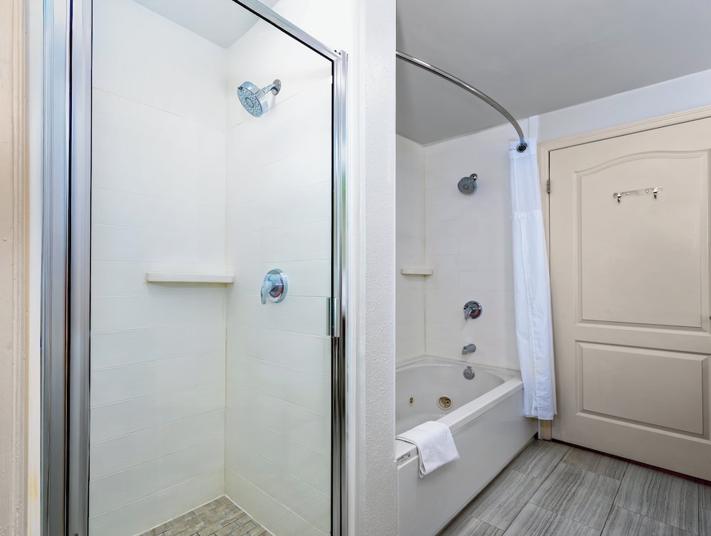 Holiday Inn Express & Suites, International Drive by IHG — Hotel rooms in Orlando, Florida