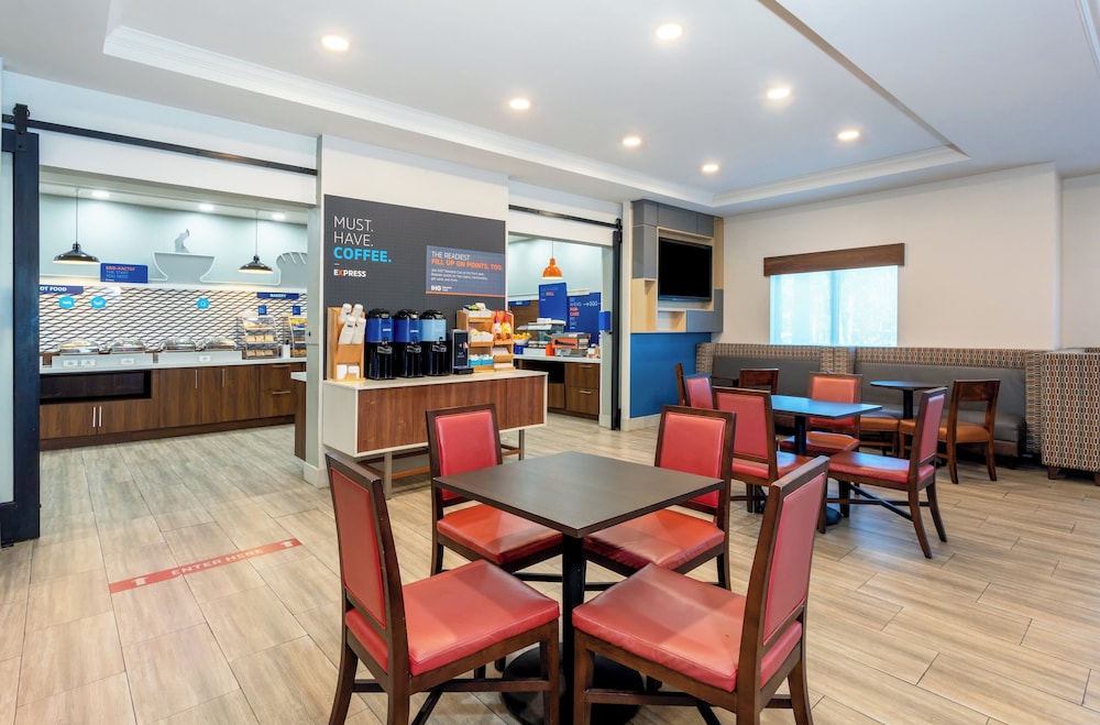 Holiday Inn Express & Suites, International Drive by IHG — Restaurant & bars in Orlando, Florida