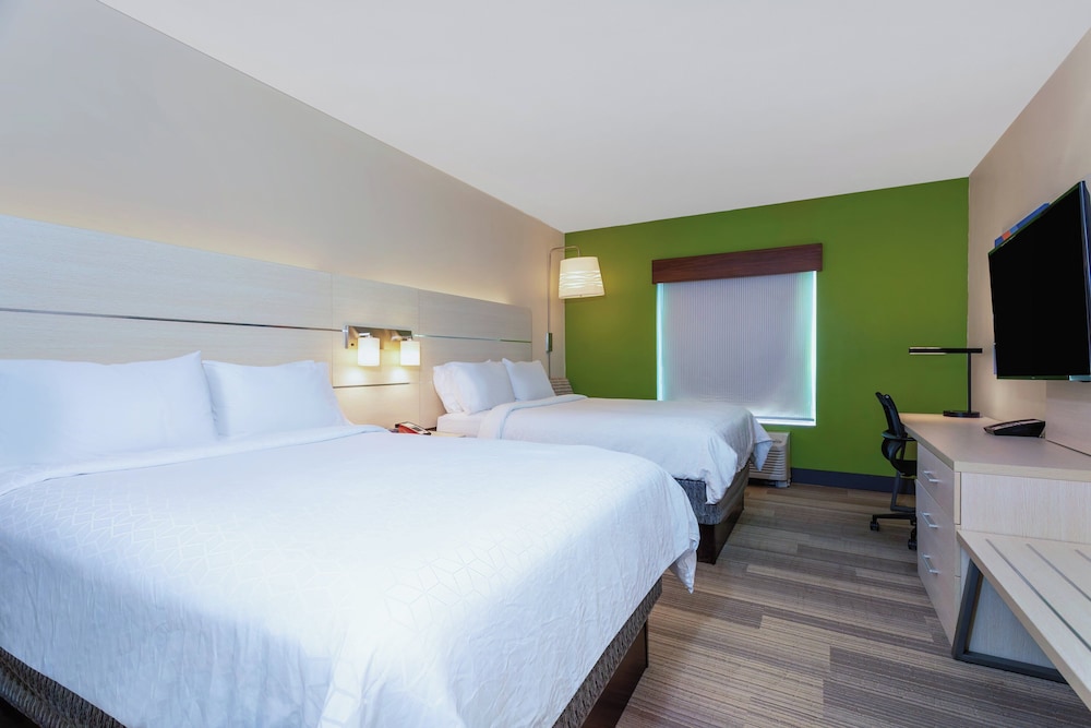 Holiday Inn Express & Suites, International Drive by IHG — Hotel rooms in Orlando, Florida