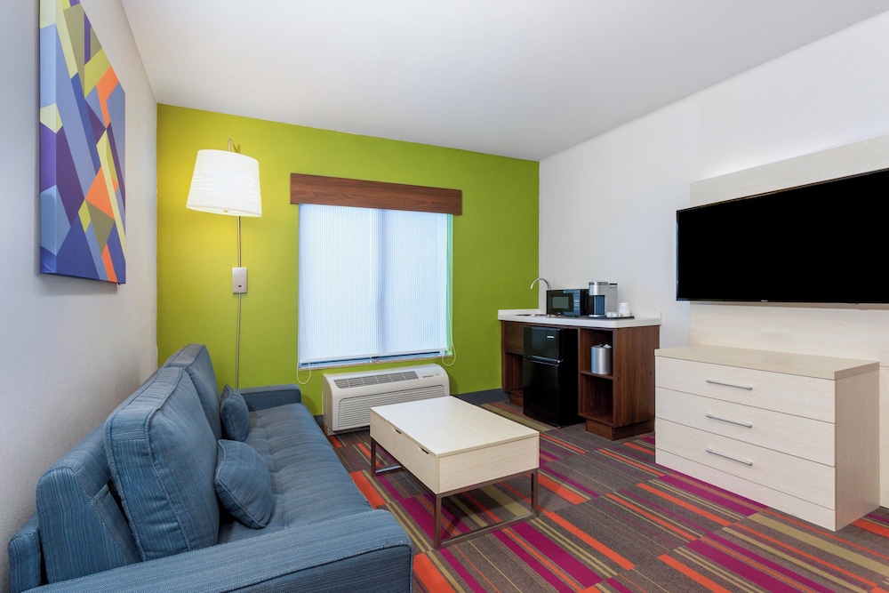 Holiday Inn Express & Suites, International Drive by IHG — Hotel rooms in Orlando, Florida