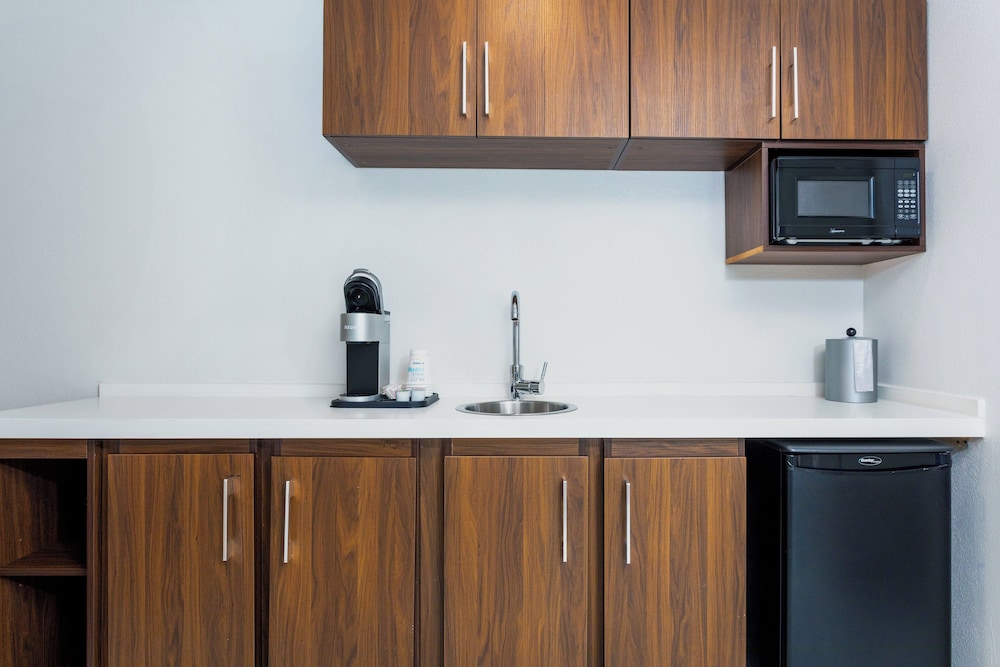 Holiday Inn Express & Suites, International Drive by IHG — Hotel rooms in Orlando, Florida