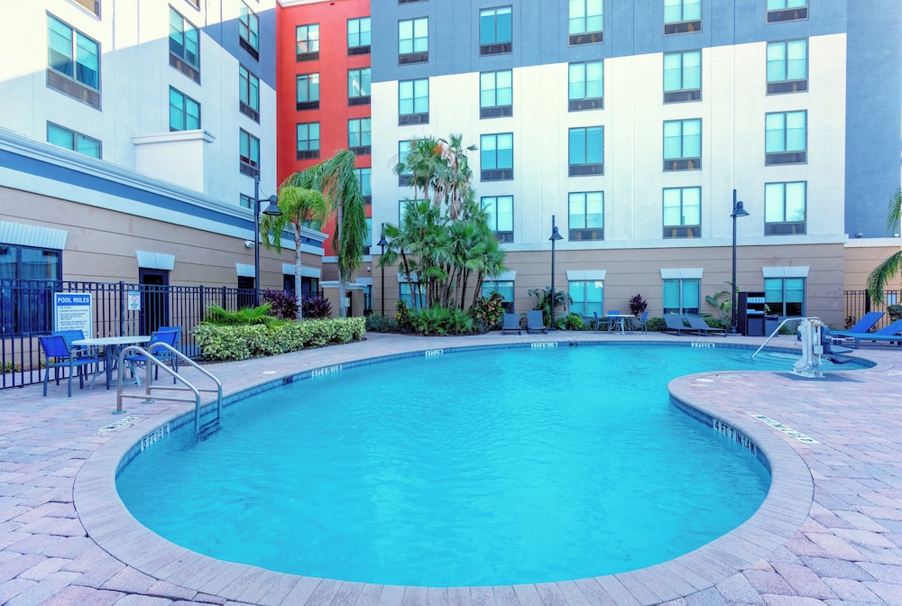 Holiday Inn Express & Suites, International Drive by IHG — Swimming pool in Orlando, Florida