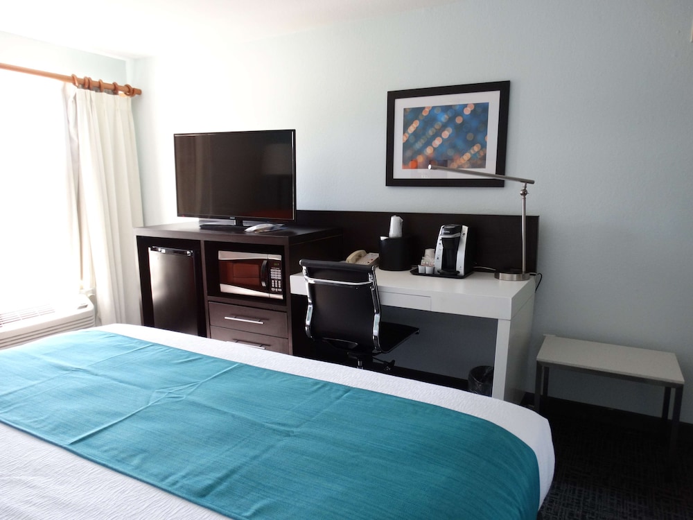Best Western Plus Orlando Lake Buena Vista South Inn & Suites — Hotel rooms in Kissimmee, Florida