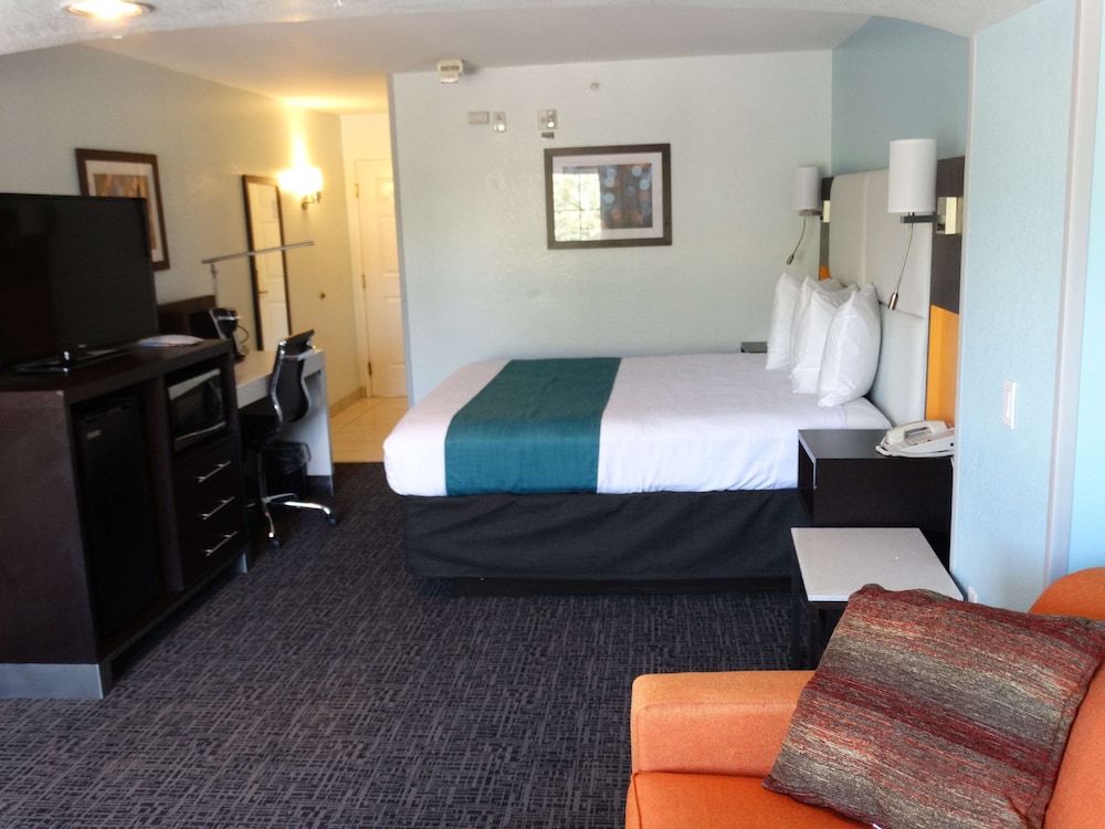 Best Western Plus Orlando Lake Buena Vista South Inn & Suites — Hotel rooms in Kissimmee, Florida