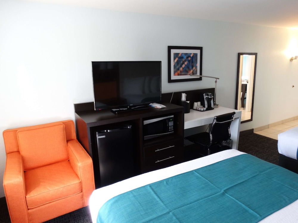 Best Western Plus Orlando Lake Buena Vista South Inn & Suites — Hotel rooms in Kissimmee, Florida