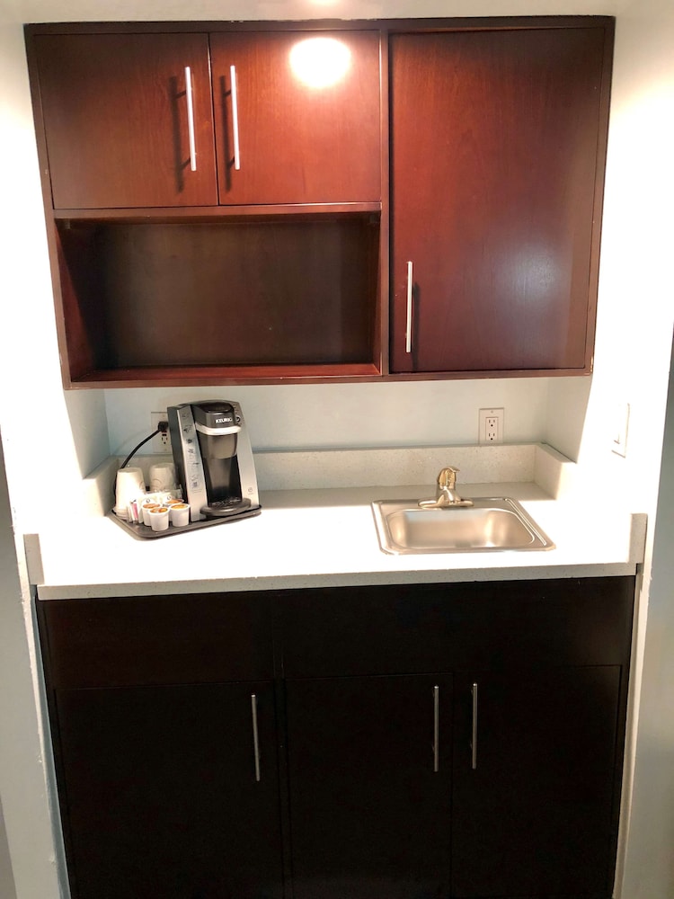 Best Western Plus Orlando Lake Buena Vista South Inn & Suites — Hotel rooms in Kissimmee, Florida