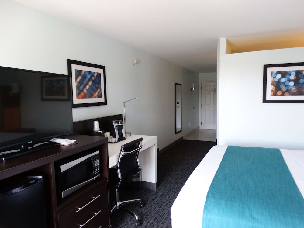 Best Western Plus Orlando Lake Buena Vista South Inn & Suites — Hotel rooms in Kissimmee, Florida
