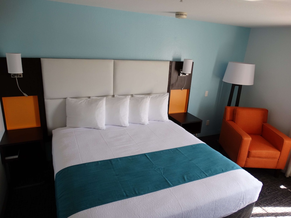 Best Western Plus Orlando Lake Buena Vista South Inn & Suites — Hotel rooms in Kissimmee, Florida