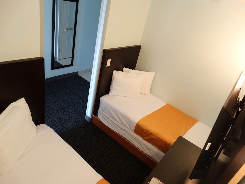 Best Western Plus Orlando Lake Buena Vista South Inn & Suites — Hotel rooms in Kissimmee, Florida