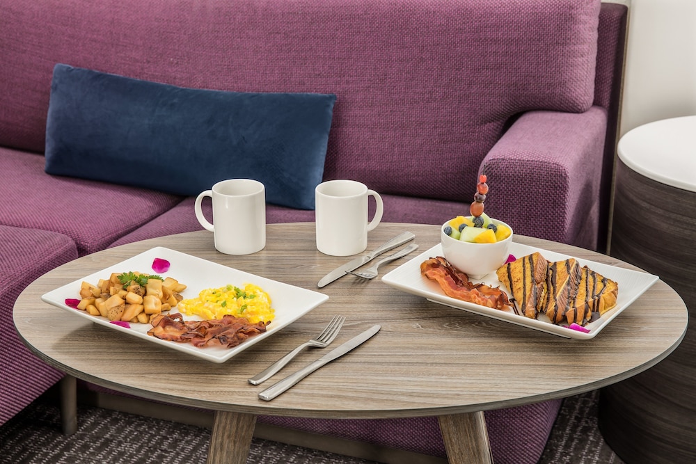 Crowne Plaza Orlando - Lake Buena Vista  by IHG — Hotel rooms in Orlando, Florida