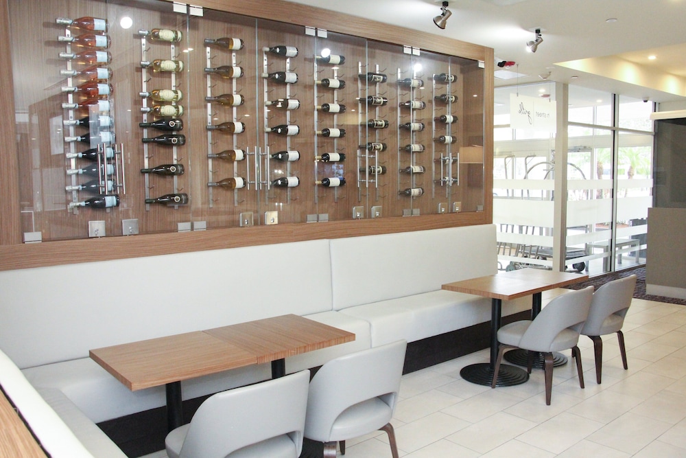 Crowne Plaza Orlando - Lake Buena Vista  by IHG — Restaurant & bars in Orlando, Florida