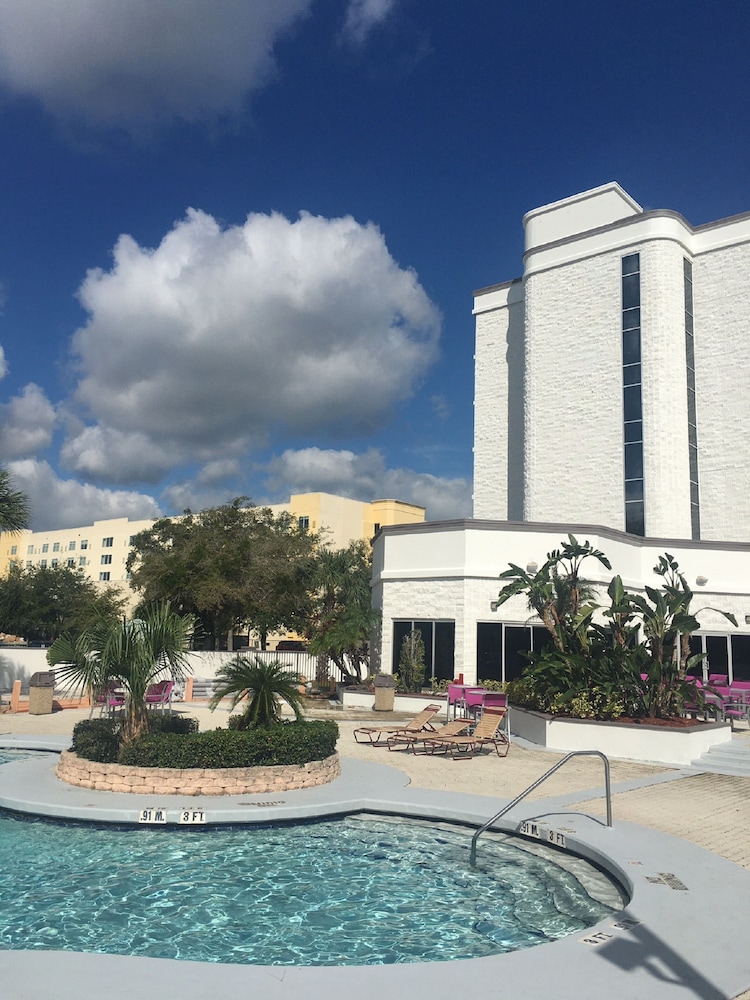 Crowne Plaza Orlando - Lake Buena Vista  by IHG — Swimming pool in Orlando, Florida