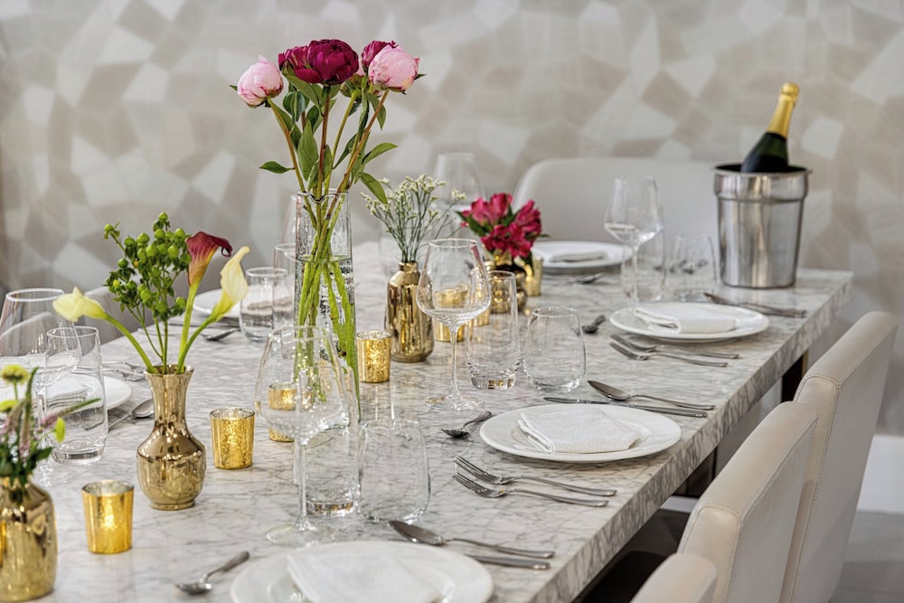 Crowne Plaza Orlando - Lake Buena Vista  by IHG — Restaurant & bars in Orlando, Florida