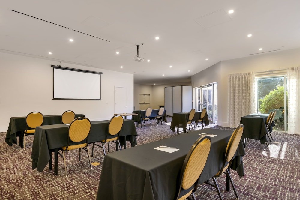Crowne Plaza Orlando - Lake Buena Vista  by IHG — Hotel building in Orlando, Florida