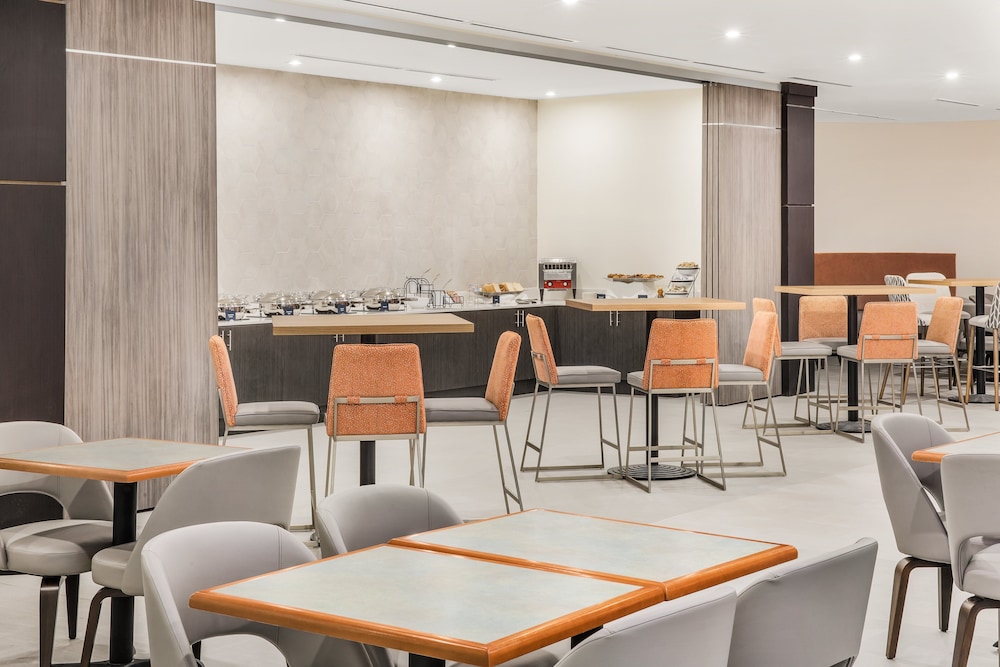 Crowne Plaza Orlando - Lake Buena Vista  by IHG — Restaurant & bars in Orlando, Florida