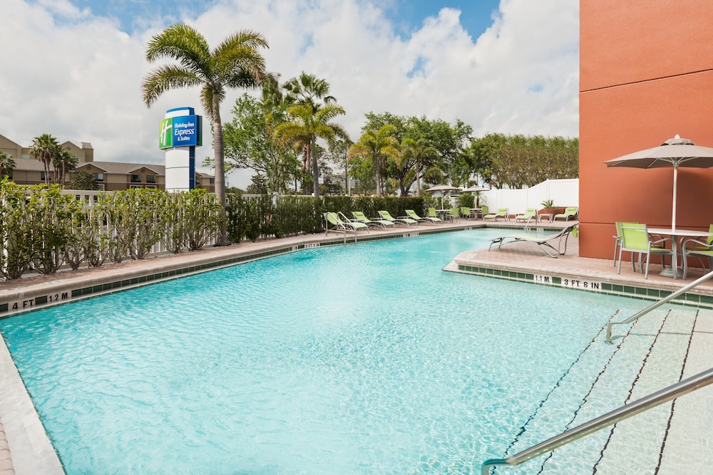 Holiday Inn Express & Suites Nearest Universal Orlando by IHG — Main photo in Orlando, Florida