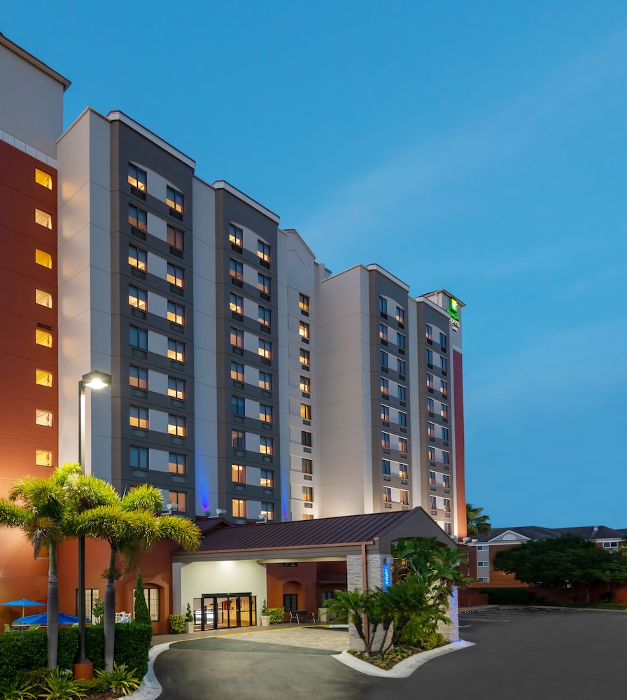 Holiday Inn Express & Suites Nearest Universal Orlando by IHG — Hotel building in Orlando, Florida