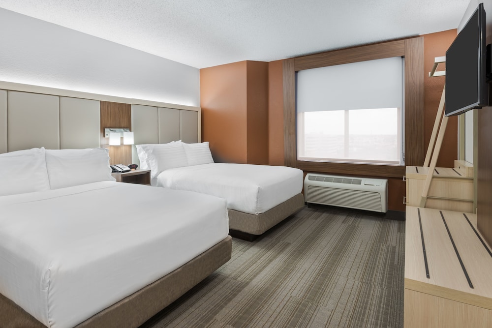 Holiday Inn Express & Suites Nearest Universal Orlando by IHG — Hotel rooms in Orlando, Florida