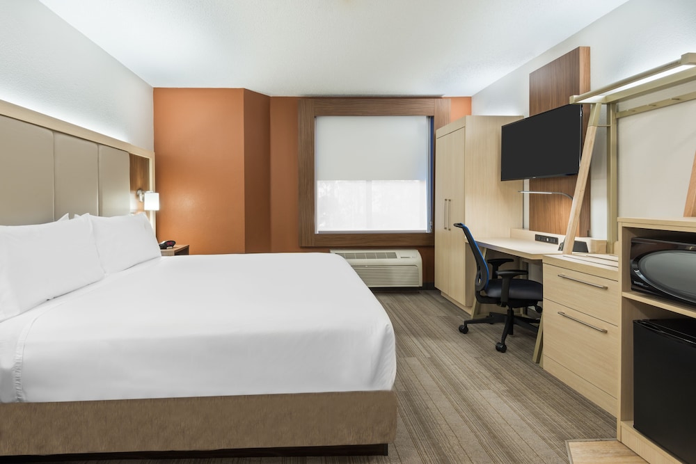 Holiday Inn Express & Suites Nearest Universal Orlando by IHG — Hotel rooms in Orlando, Florida