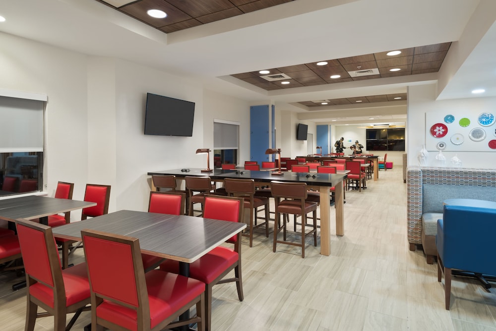 Holiday Inn Express & Suites Nearest Universal Orlando by IHG — Restaurant & bars in Orlando, Florida