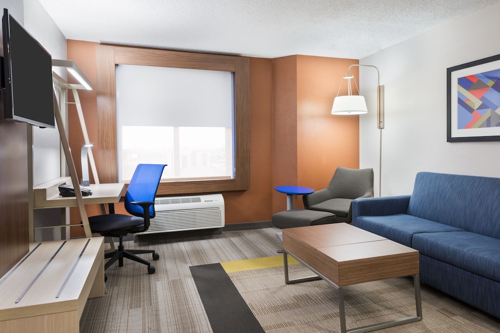 Holiday Inn Express & Suites Nearest Universal Orlando by IHG — Hotel rooms in Orlando, Florida