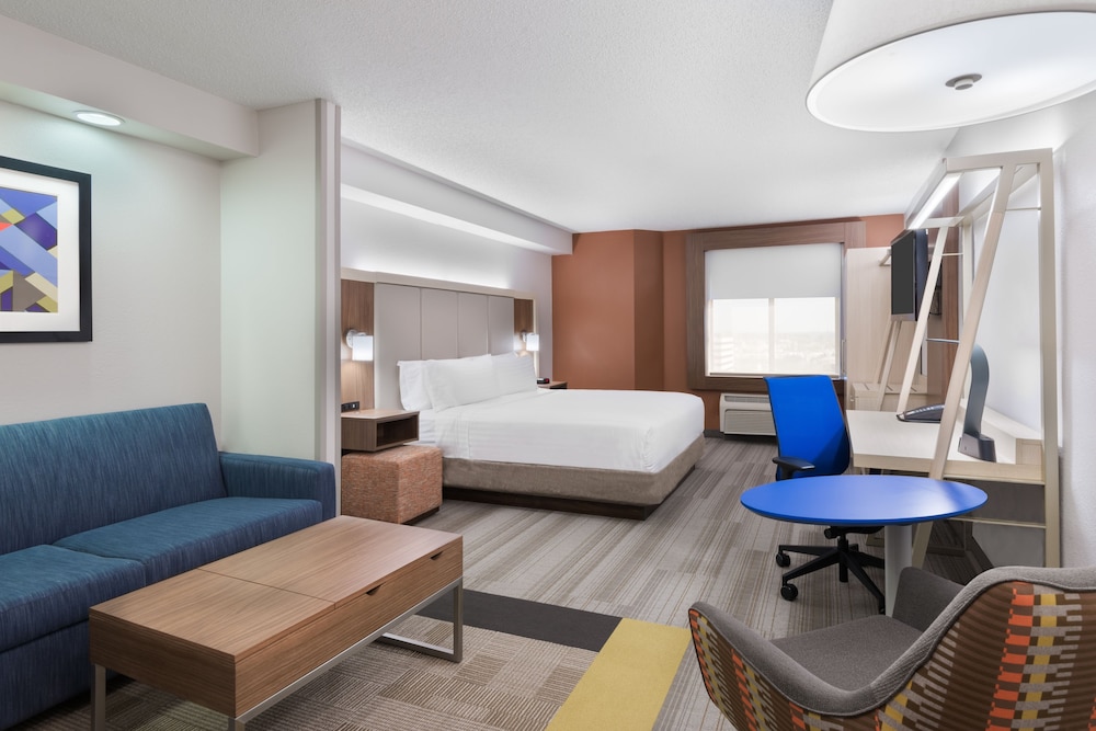 Holiday Inn Express & Suites Nearest Universal Orlando by IHG — Hotel rooms in Orlando, Florida