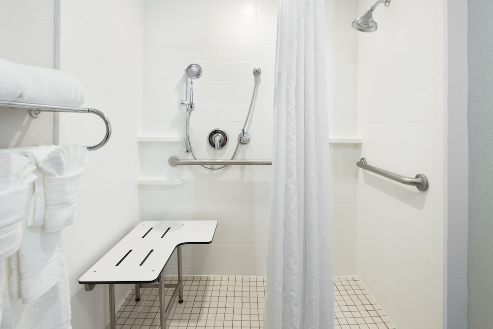 Holiday Inn Express & Suites Nearest Universal Orlando by IHG — Hotel rooms in Orlando, Florida
