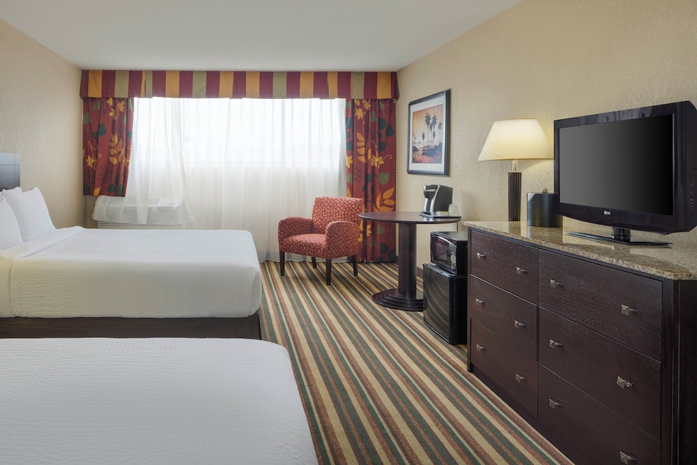 Holiday Inn & Suites Orlando SW - Celebration Area by IHG — Hotel rooms in Kissimmee, Florida