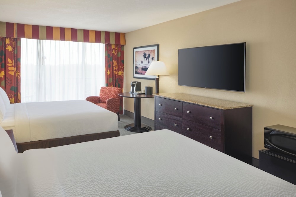 Holiday Inn & Suites Orlando SW - Celebration Area by IHG — Hotel rooms in Kissimmee, Florida