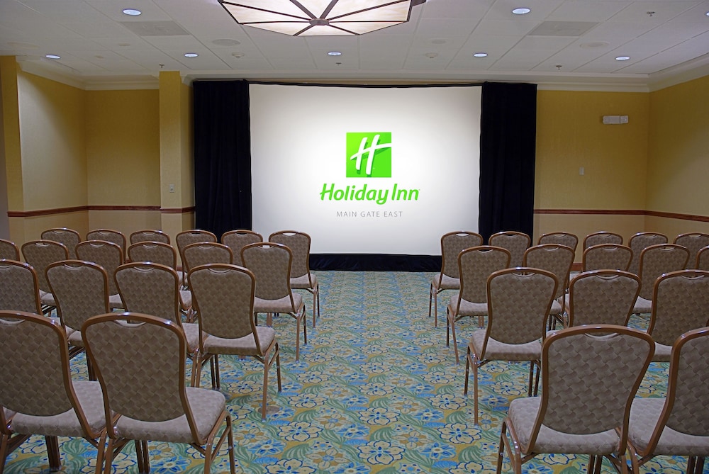 Holiday Inn & Suites Orlando SW - Celebration Area by IHG — Hotel building in Kissimmee, Florida