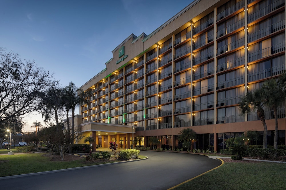 Holiday Inn & Suites Orlando SW - Celebration Area by IHG — Hotel building in Kissimmee, Florida