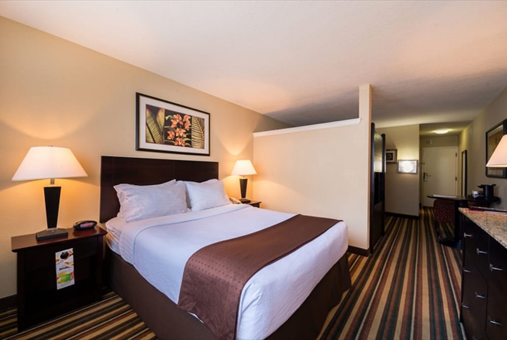 Holiday Inn & Suites Orlando SW - Celebration Area by IHG — Hotel rooms in Kissimmee, Florida