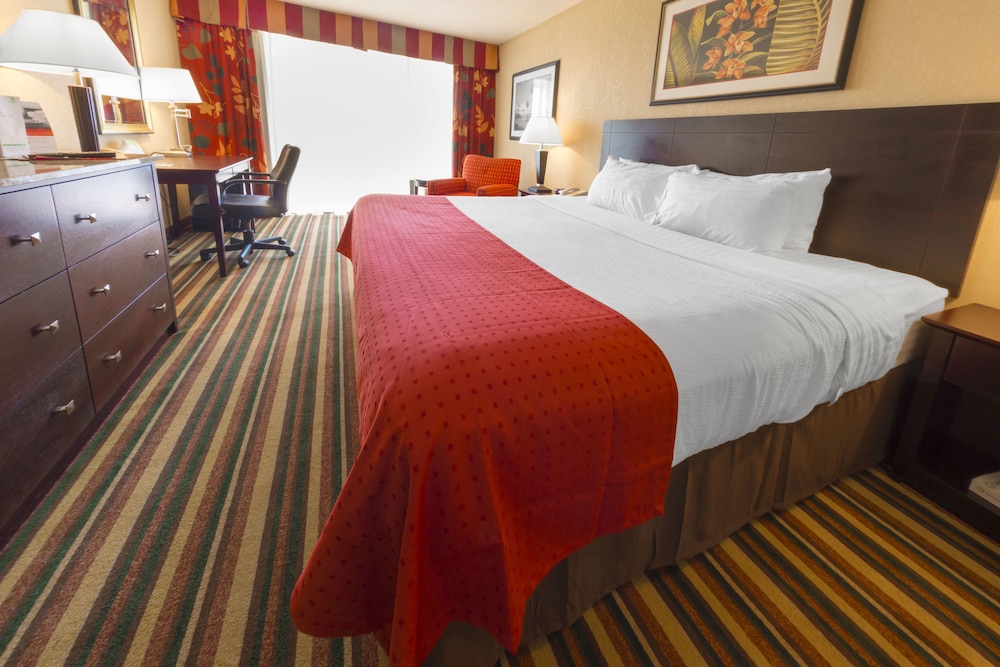 Holiday Inn & Suites Orlando SW - Celebration Area by IHG — Hotel rooms in Kissimmee, Florida