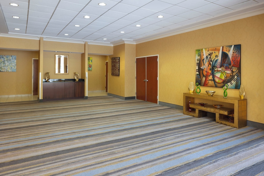 Holiday Inn & Suites Orlando SW - Celebration Area by IHG — Hotel building in Kissimmee, Florida