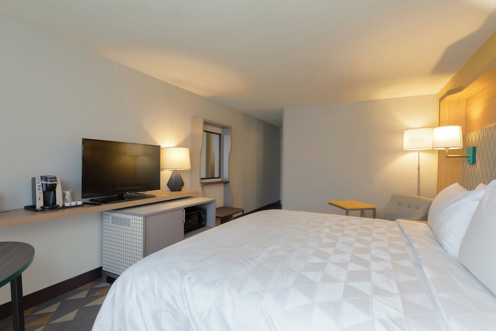 Holiday Inn & Suites Orlando SW - Celebration Area by IHG — Hotel rooms in Kissimmee, Florida