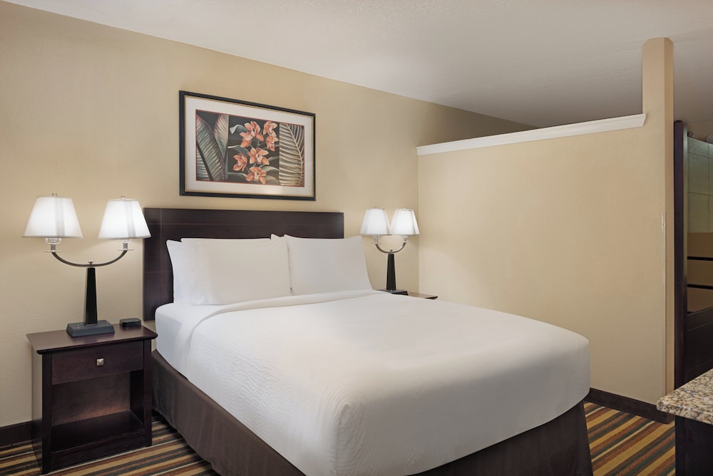 Holiday Inn & Suites Orlando SW - Celebration Area by IHG — Hotel rooms in Kissimmee, Florida