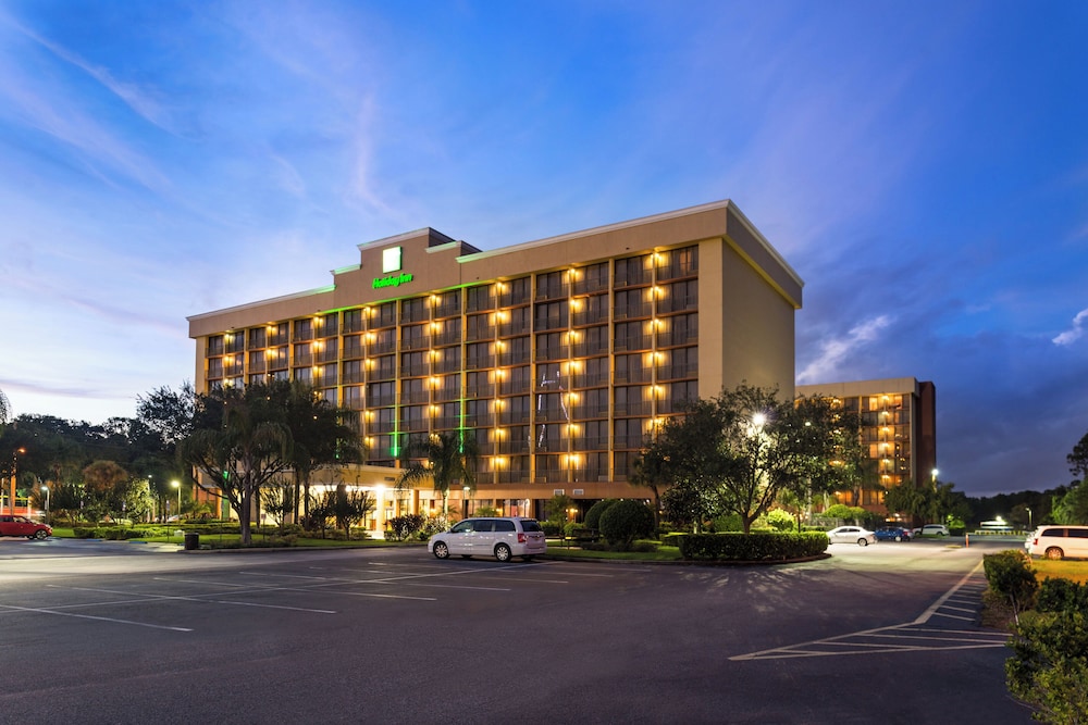 Holiday Inn & Suites Orlando SW - Celebration Area by IHG — Hotel building in Kissimmee, Florida