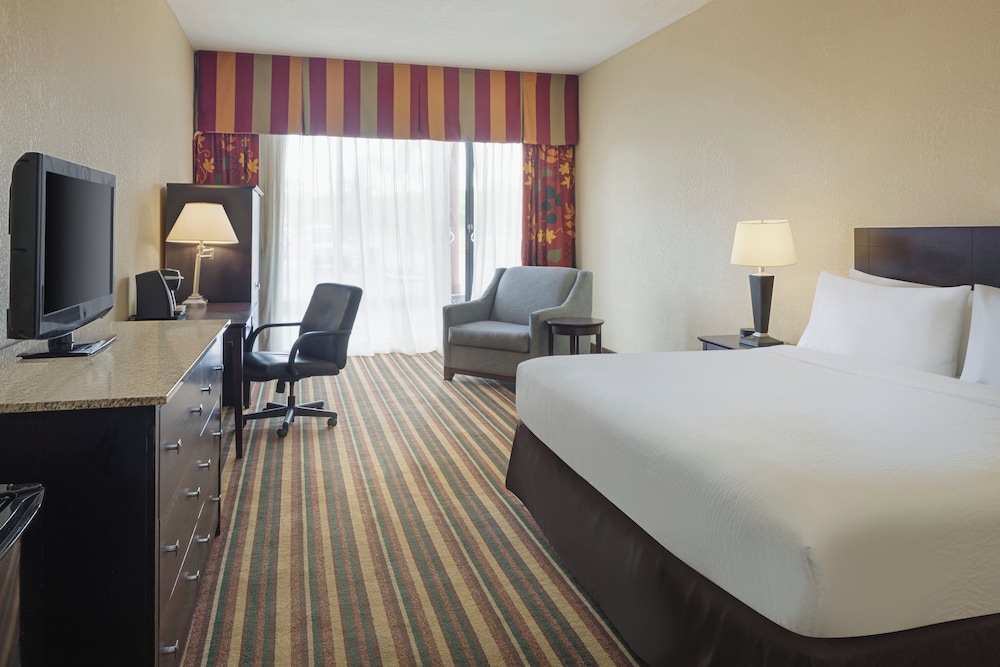 Holiday Inn & Suites Orlando SW - Celebration Area by IHG — Hotel rooms in Kissimmee, Florida