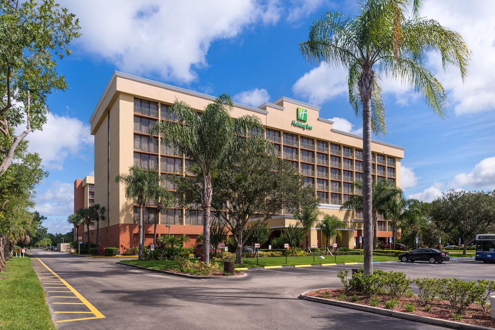 Holiday Inn & Suites Orlando SW - Celebration Area by IHG — Hotel building in Kissimmee, Florida
