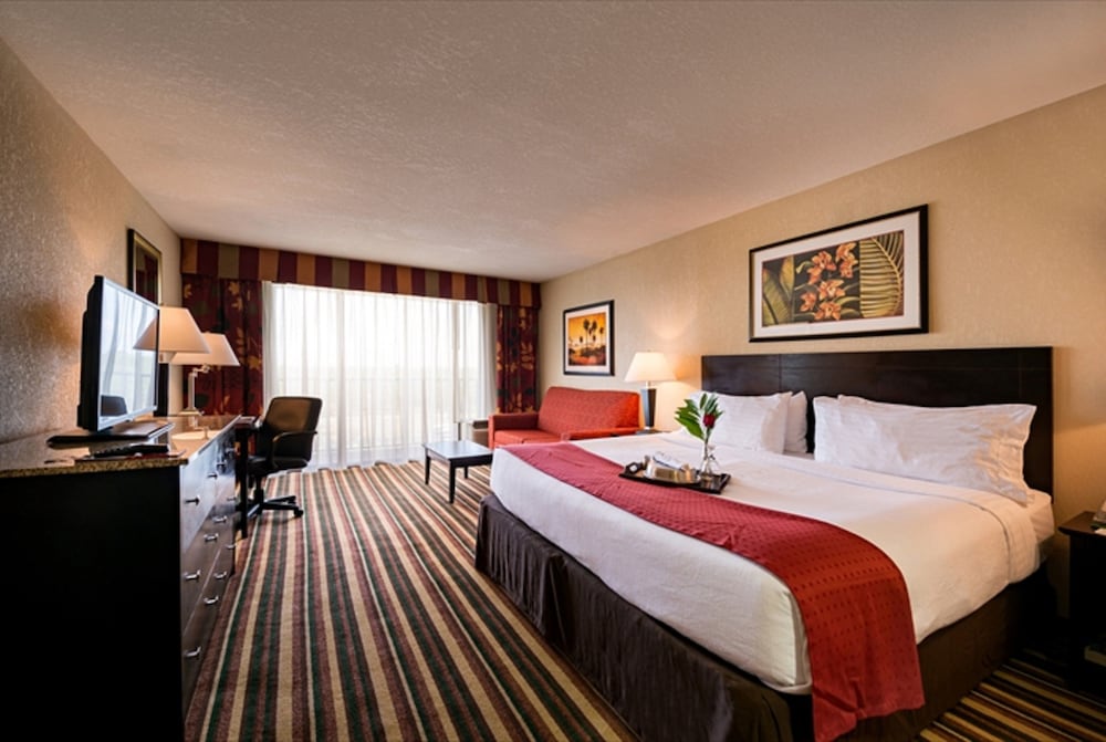 Holiday Inn & Suites Orlando SW - Celebration Area by IHG — Hotel rooms in Kissimmee, Florida