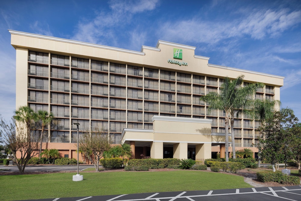 Holiday Inn & Suites Orlando SW - Celebration Area by IHG — Hotel building in Kissimmee, Florida