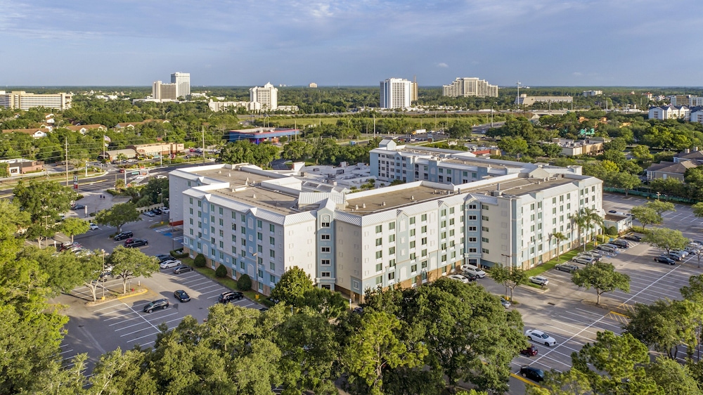 Holiday Inn Resort Orlando - Lake Buena Vista by IHG — Hotel building in Orlando, Florida