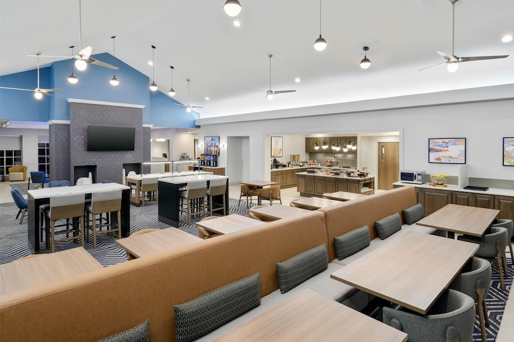 Homewood Suites by Hilton® Orlando-UCF Area — Restaurant & bars in Orlando, Florida
