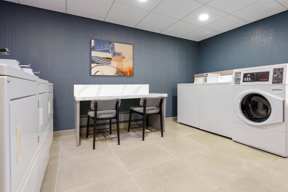 Homewood Suites by Hilton® Orlando-UCF Area — Hotel rooms in Orlando, Florida
