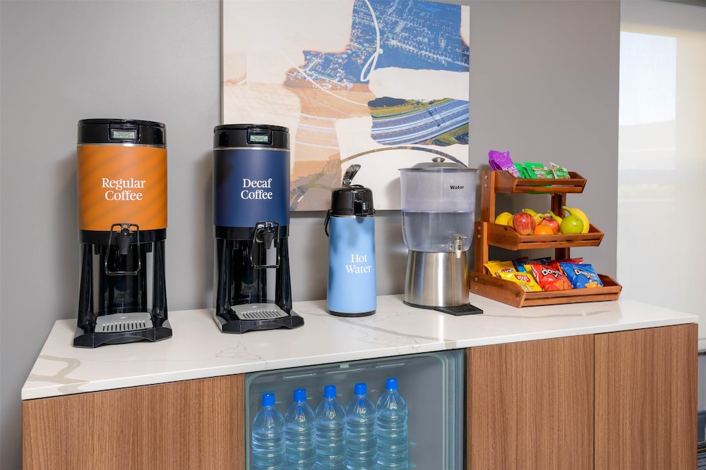 Homewood Suites by Hilton® Orlando-UCF Area — Restaurant & bars in Orlando, Florida