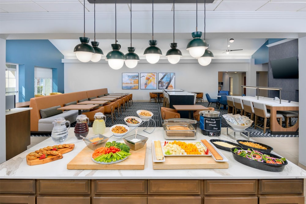 Homewood Suites by Hilton® Orlando-UCF Area — Restaurant & bars in Orlando, Florida