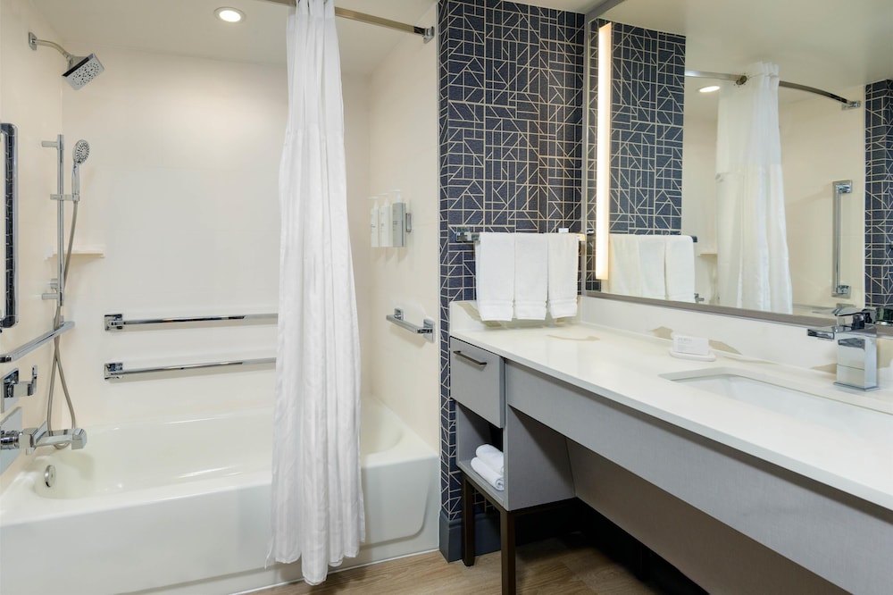 Homewood Suites by Hilton® Orlando-UCF Area — Hotel rooms in Orlando, Florida
