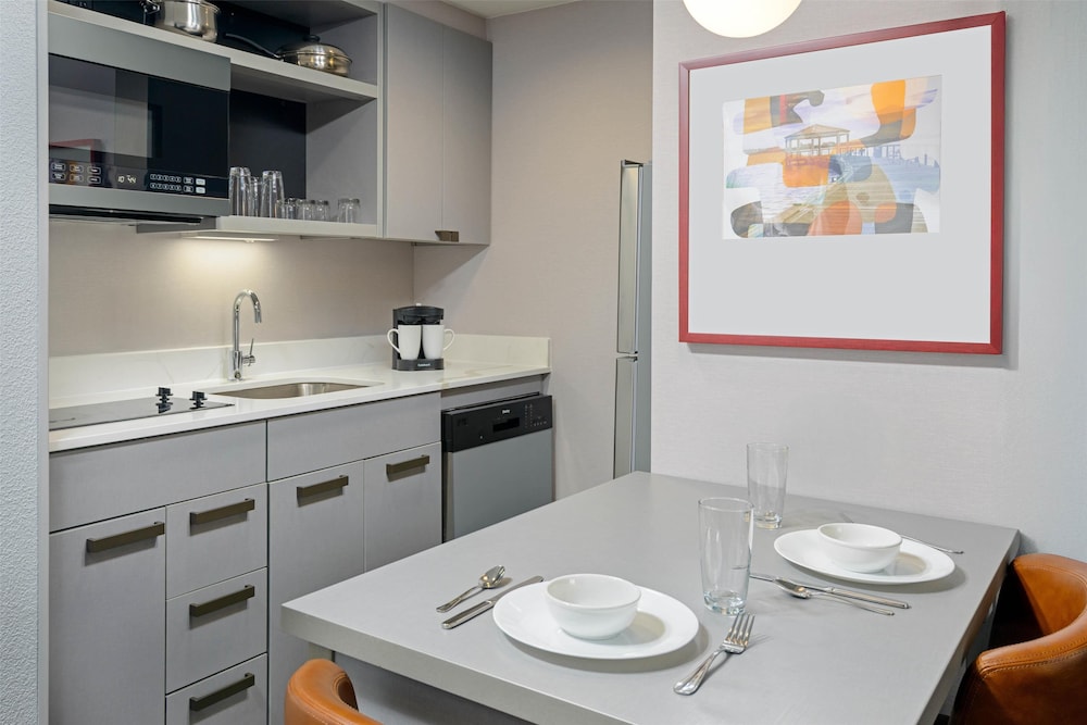 Homewood Suites by Hilton® Orlando-UCF Area — Hotel rooms in Orlando, Florida