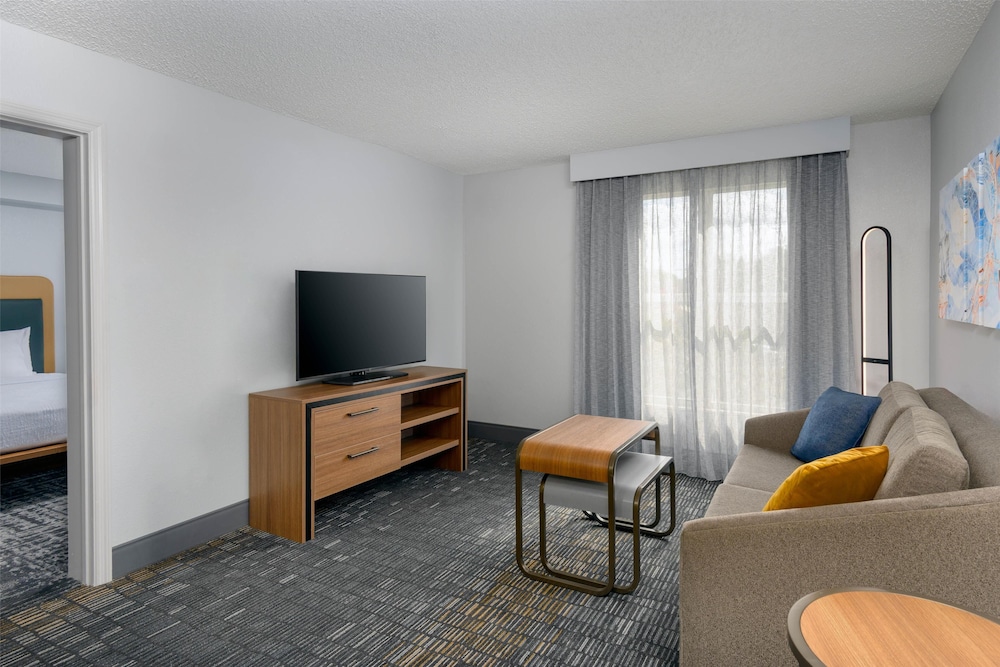 Homewood Suites by Hilton® Orlando-UCF Area — Hotel rooms in Orlando, Florida