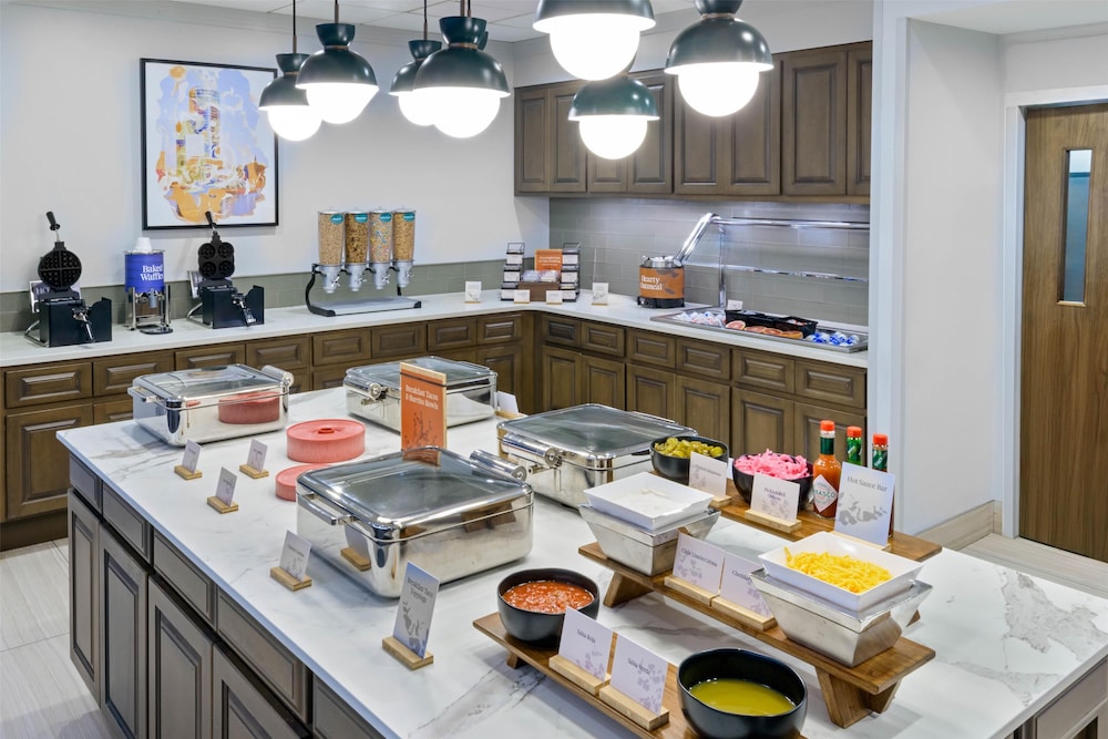 Homewood Suites by Hilton® Orlando-UCF Area — Restaurant & bars in Orlando, Florida